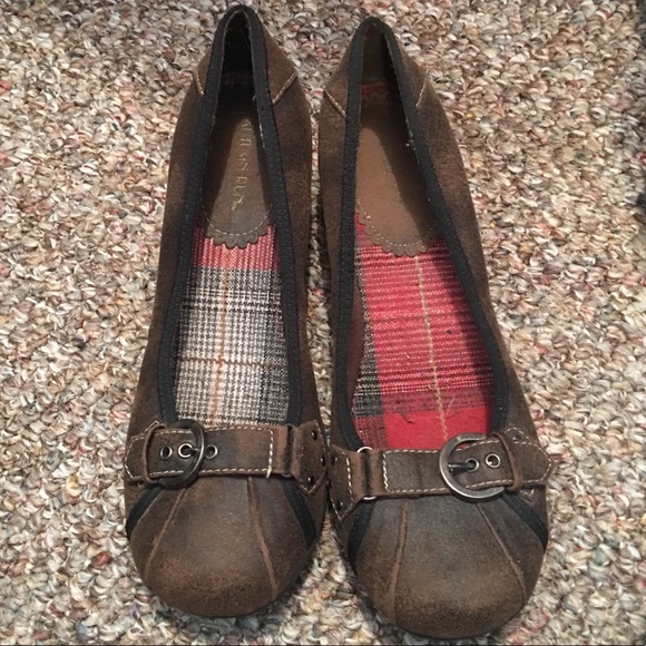 Autumn Run Shoes - Dark brown shoes with buckle size 9